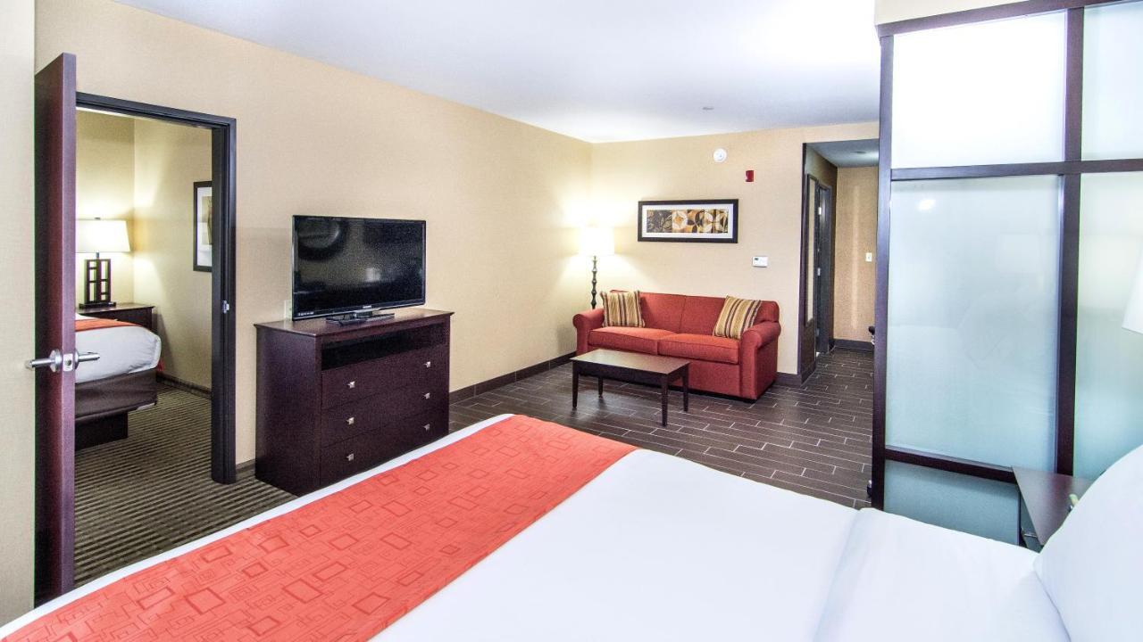 Holiday Inn Express & Suites Elkton - University Area By Ihg Екстериор снимка